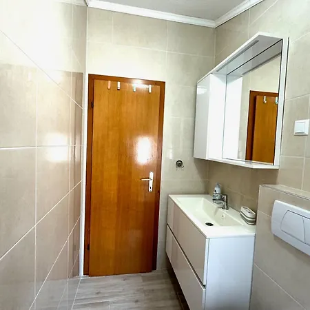 Nellatoni Apartman *