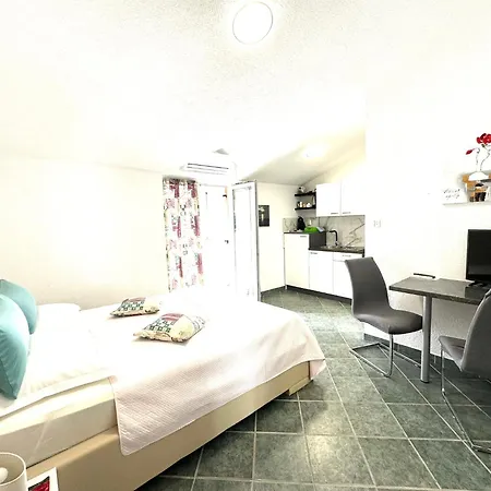 Nellatoni Apartman *